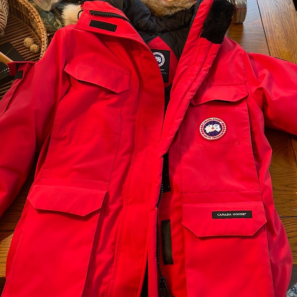 BARELY worn womens Canada goose expedition